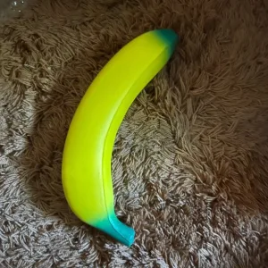 Mottog Anti-Stress Squishy Banana Toy från kund H****h.