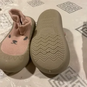 Mottagit Baby First Walker Slip-On Sock Shoes från kund N***s.