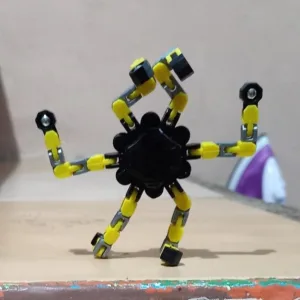 Mottagen Transformable Robot Fidget Spinner från kund K****n.