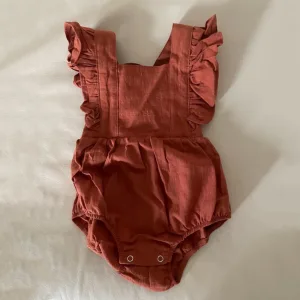 Received Baby Girls Sleeveless Romper from customer L***e.