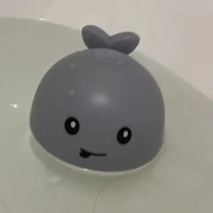 Received Flashing Whale Sprinkler Bath Toy from customer D***h.